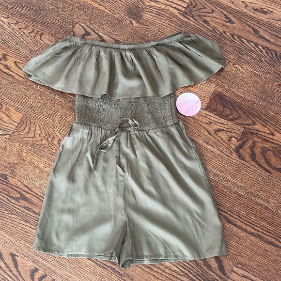 BNWT Francesca’s Ruffle Jumper Small Olive green by Full Circle Trends - Picture 9 of 12